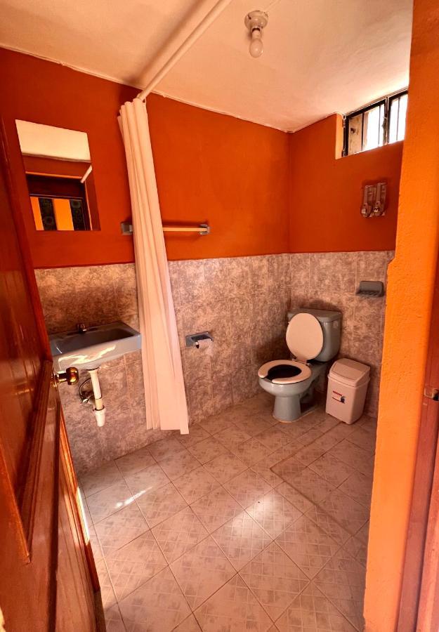 Alena Hostal Valladolid  Ngoại thất bức ảnh