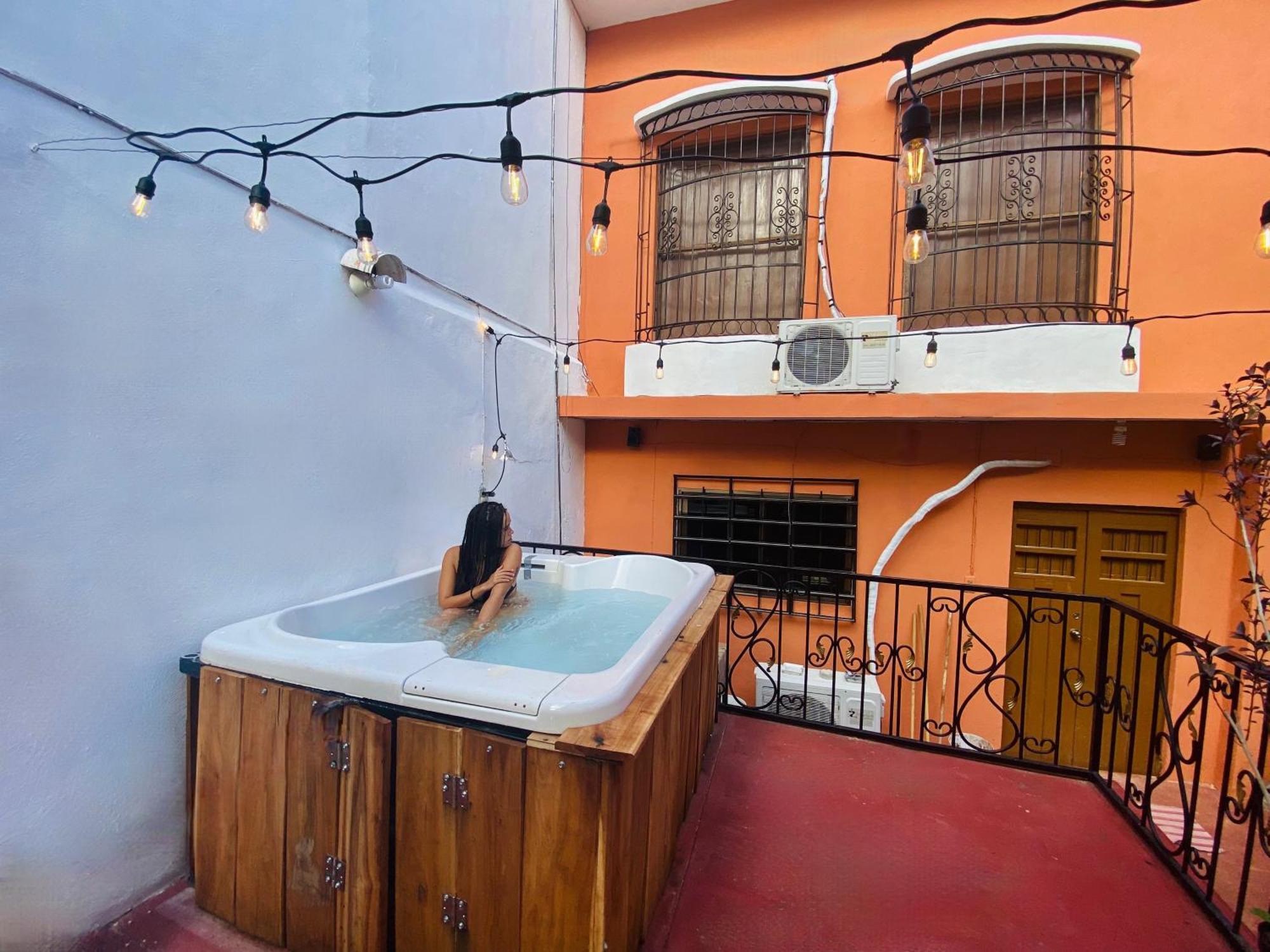 Alena Hostal Valladolid  Ngoại thất bức ảnh