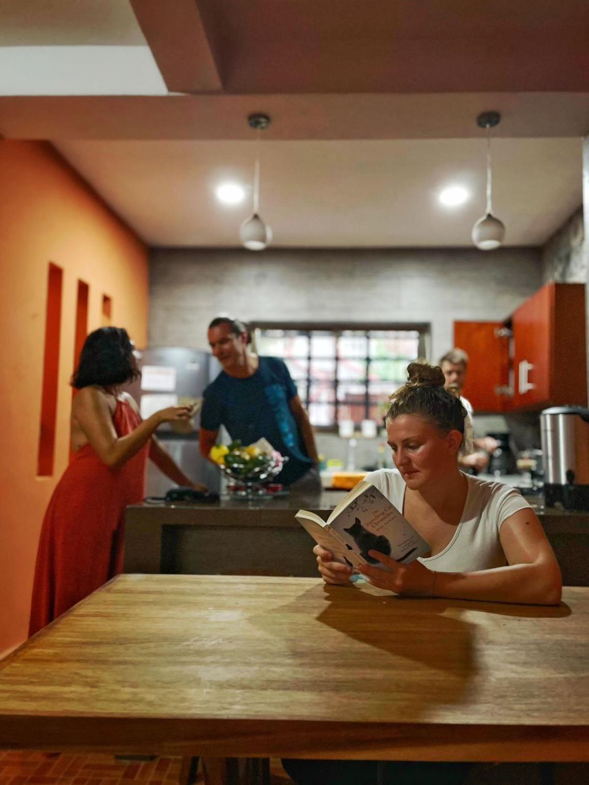 Alena Hostal Valladolid  Ngoại thất bức ảnh