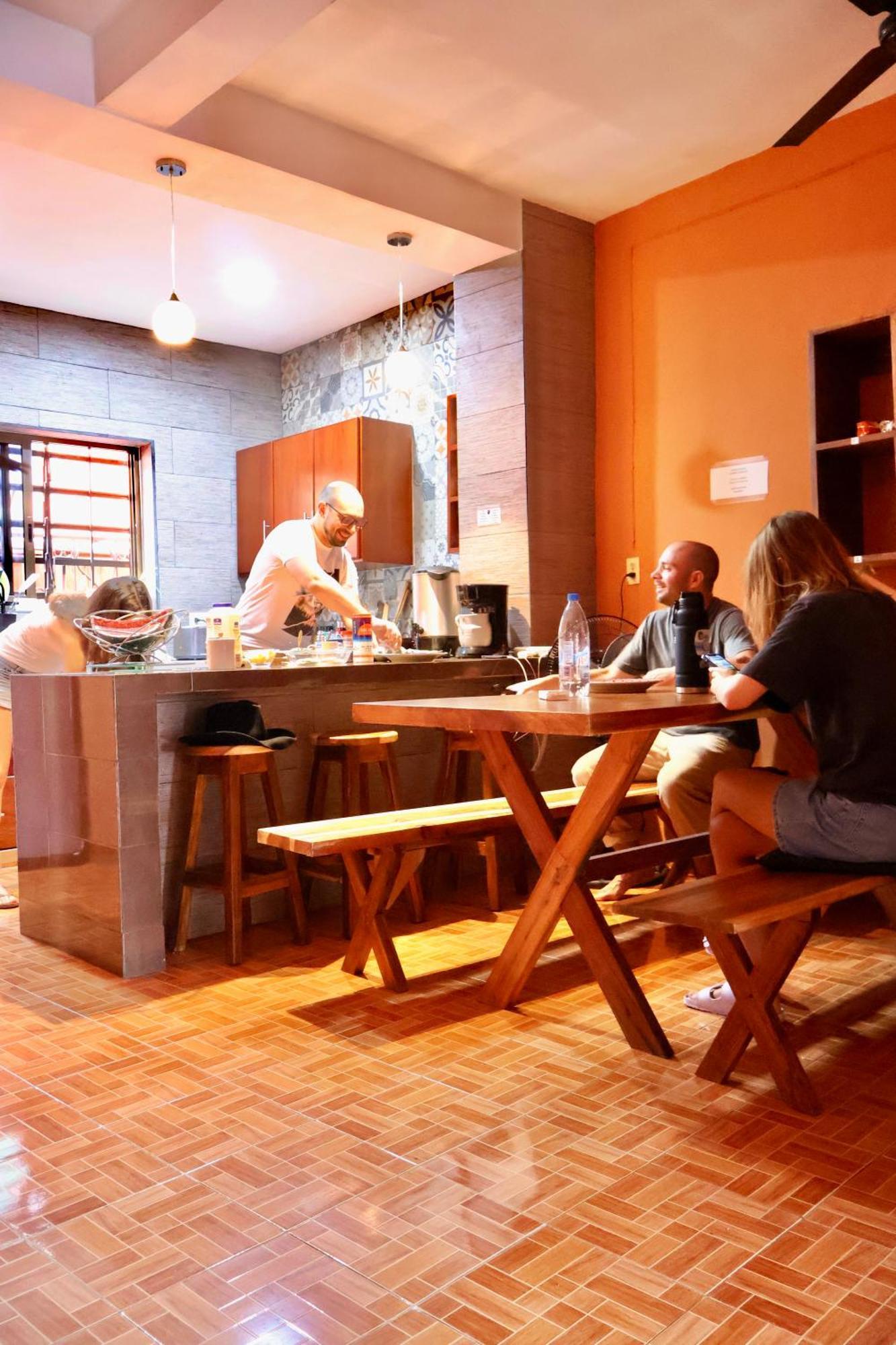 Alena Hostal Valladolid  Ngoại thất bức ảnh
