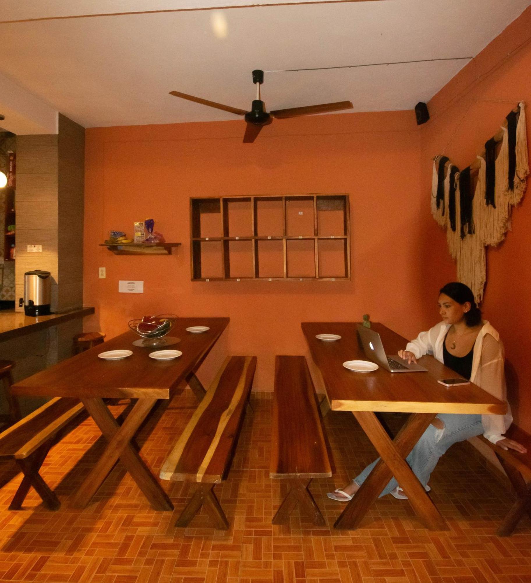 Alena Hostal Valladolid  Ngoại thất bức ảnh